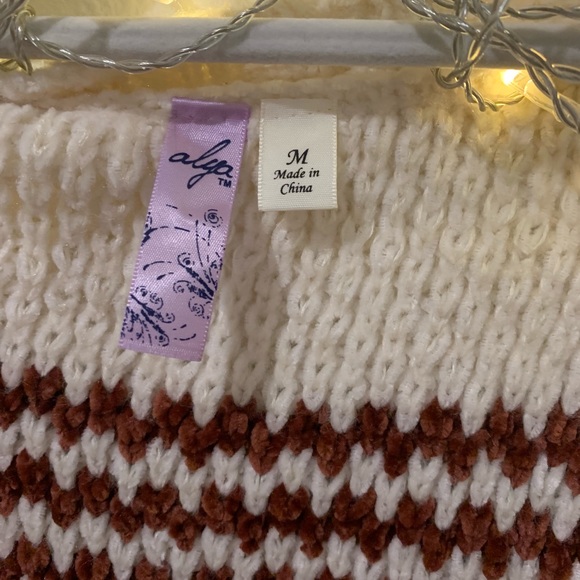 ✨soft, cozy, & chunky floral sweater - Picture 3 of 5